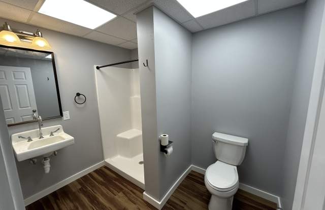 192 W Washington Ave photos photos