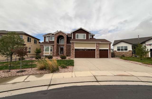 Spacious 5-Bedroom Home with Great Outdoor Living Gallery 1