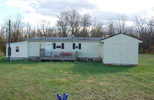 COMING SOON!!! 3 Bedroom 1 Bath W/HUGE Yard Gallery 3