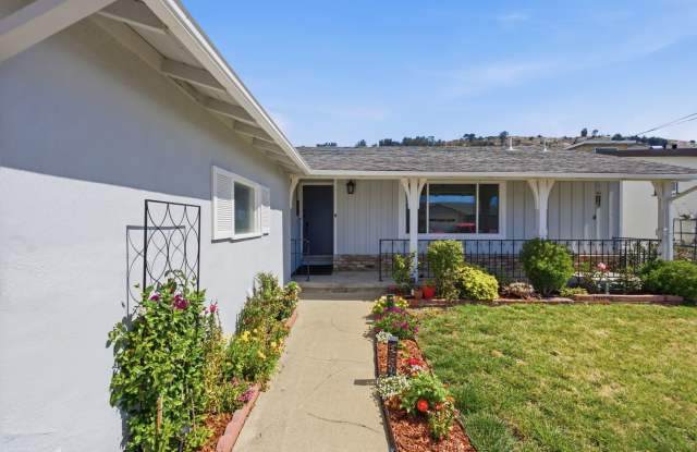 Spacious South San Francisco Home with Large Backyard, Garage & In-Unit Laundry Gallery 3