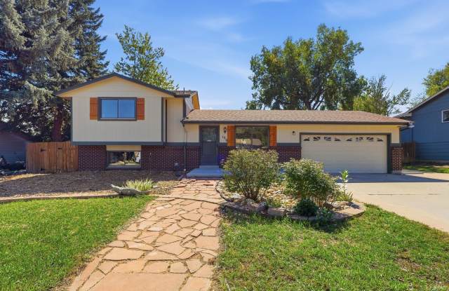 3 bed 2 bath tri-level in Acres Green! Gallery 3