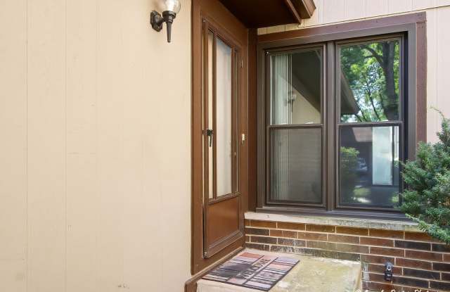 246 SHADOWBEND Drive Gallery 2