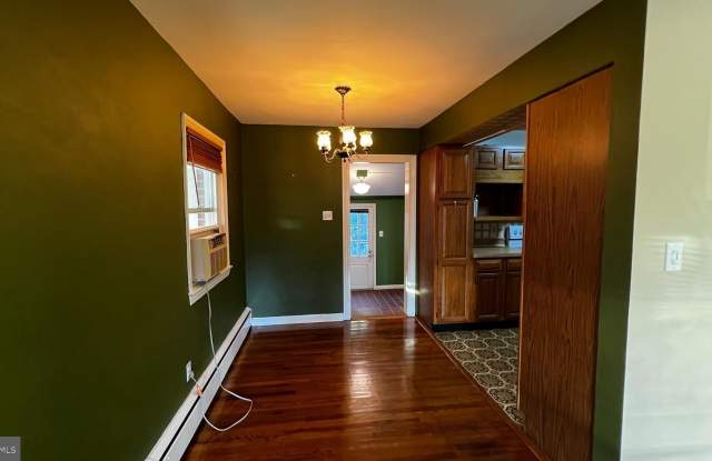922 CIRCLE DRIVE SE - 922 Circle Drive Southeast, Vienna, VA 22180