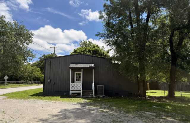 410 W Benton Street - 410 West Benton Street, Buffalo, MO 65622