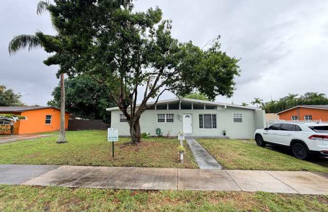 Spacious & Charming 3 bed 1 bath remodeled home with a large backyard! Gallery 1