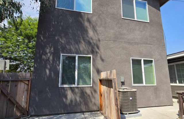 4 bed 2 bath House on Adobe Gallery 1
