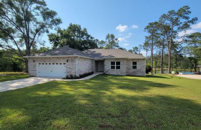 699 Pinewood Dr Gallery 1