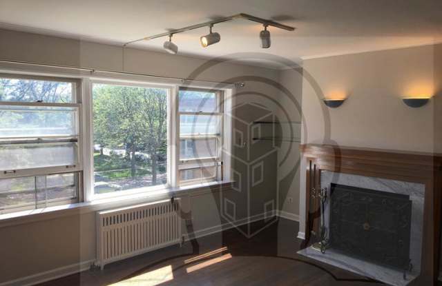 526 Michigan Avenue Gallery 3