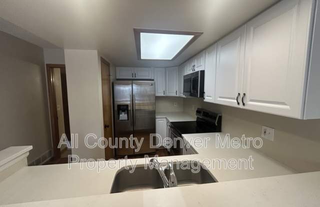 8020 Holland Ct Gallery 4