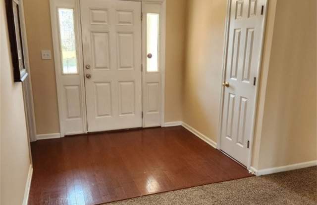 5040 Yorkchester Drive Gallery 2