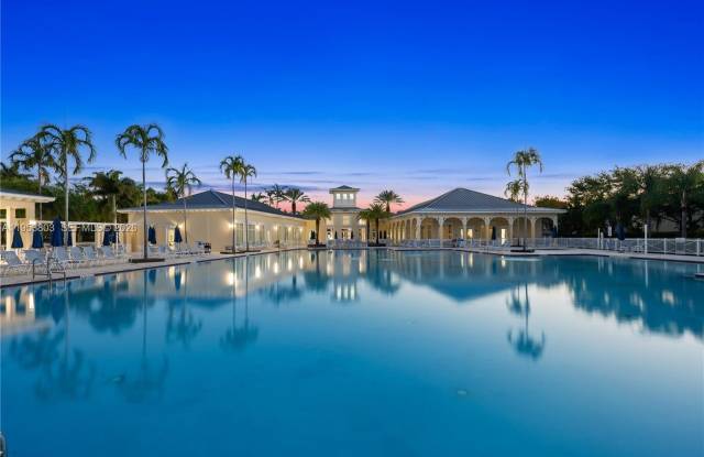 2733 NE 3rd Ct photos photos