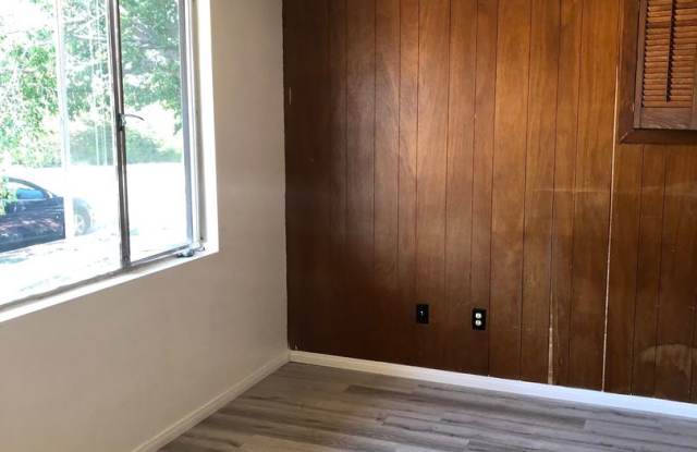 5 bed 3 bath w/ POOL and Large rooms photos photos