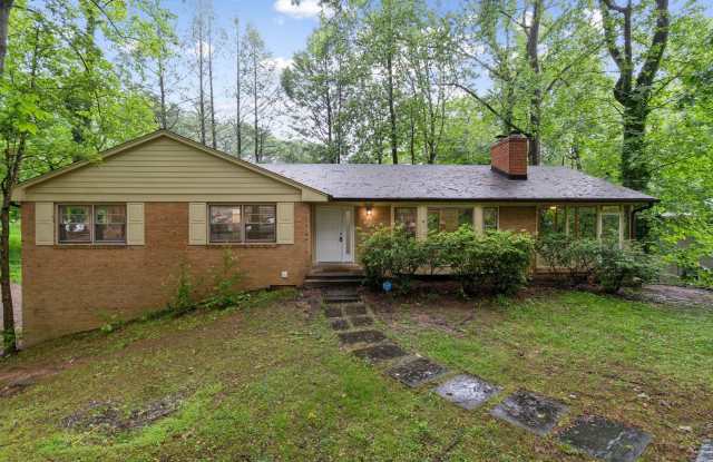 Large home on corner lot in Chesterbrook Woods, just minutes from Chain Bridge! photos photos