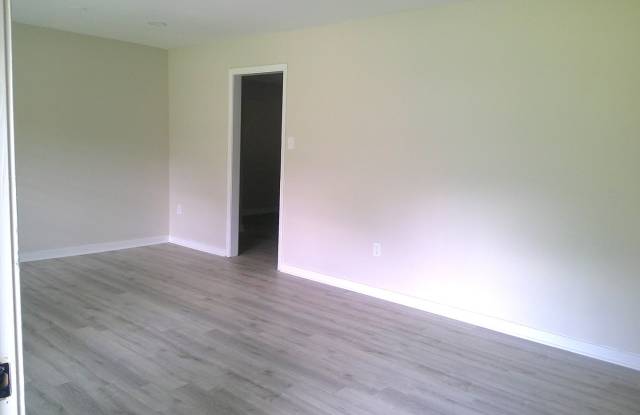 JUST REDUCED!!! PLUS****MOVE IN SPECIAL***1st MONTHS RENT IS FREE!!**** Gallery 2