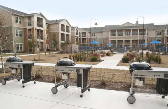 Belle at Bay Colony 55+ Apartments Gallery 3