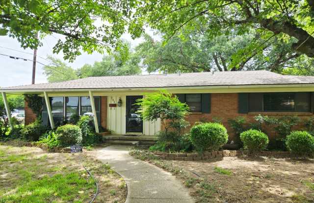3/2/2 with Classic Charm in Southeast Sherman photos photos