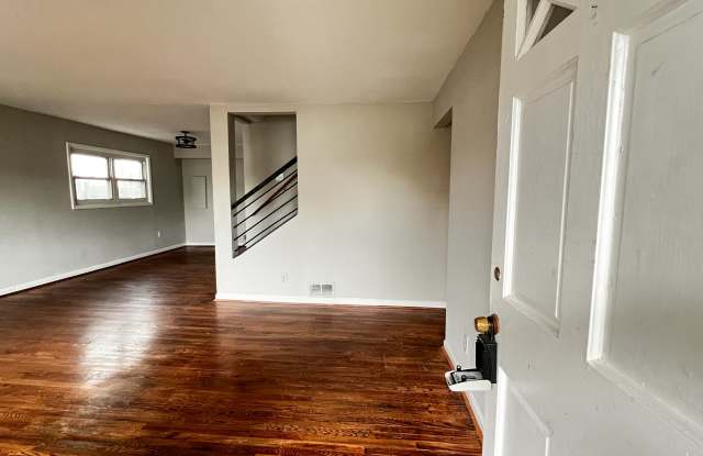 12623 Farnell Drive Gallery 2