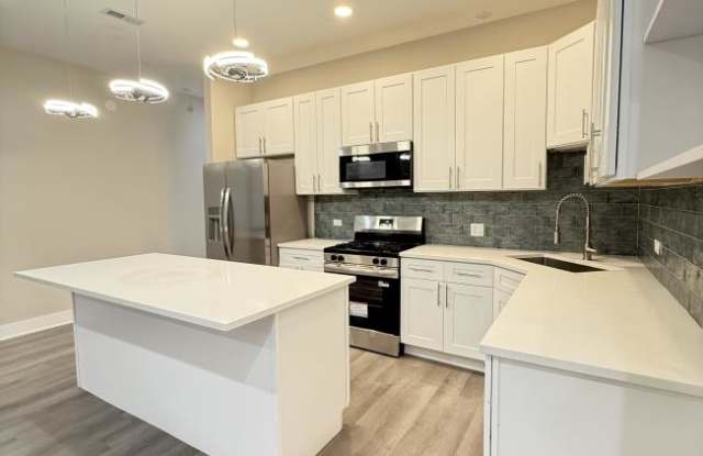 5547 N Lincoln photos photos