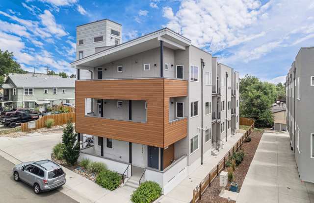 Spacious 3 bedroom home in the heart of Edgewater! photos photos