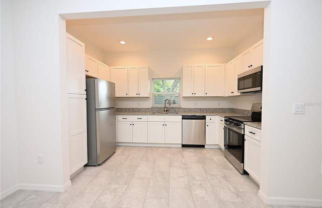 1013 N BRUNNELL Parkway Gallery 2