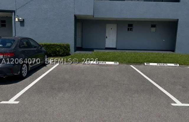9367 Fontainebleau Blvd Gallery 2