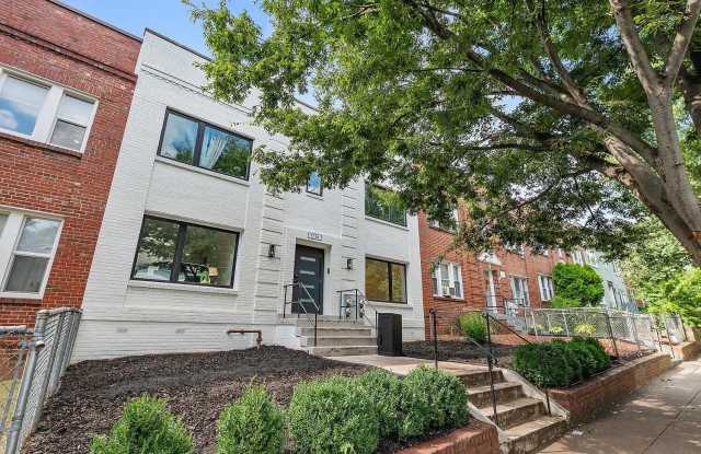1314 Orren Street Northeast - 4 photos photos