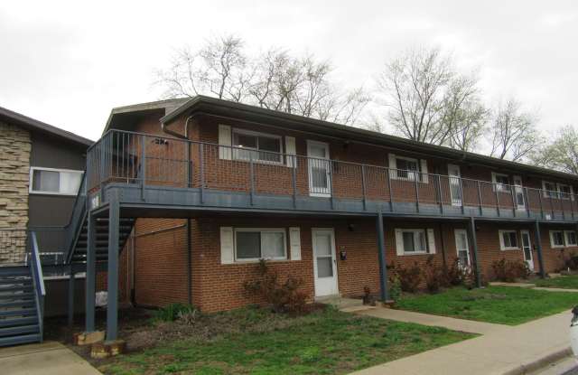 1910 West Hatherleigh Court - 1910 West Hatherleigh Court, Mount Prospect, IL 60056
