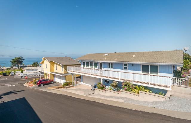 4 bedroom two story home in Cayucos Gallery 1
