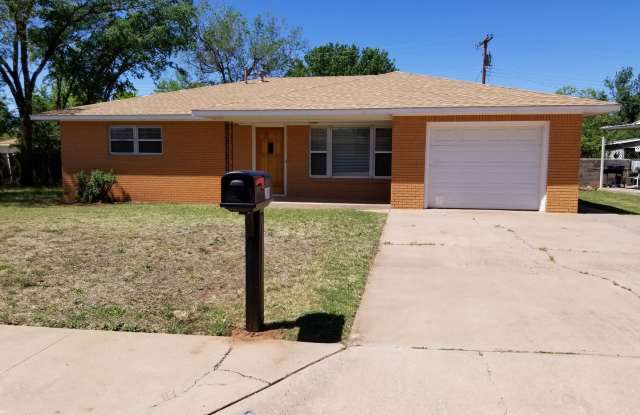 UPDATED LARGE 3 BEDROOM HOME Gallery 4