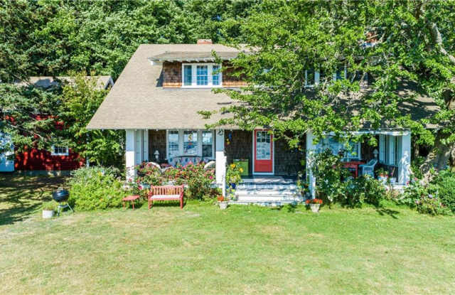 20 Westwood Road - 20 Westwood Road, Newport County, RI 02835