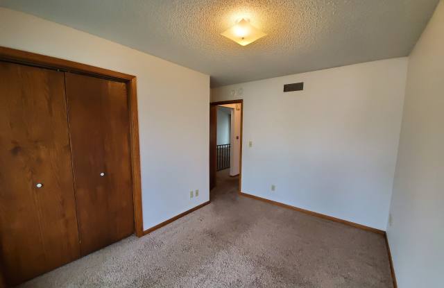 Stanwood Dr 715-717 Gallery 4