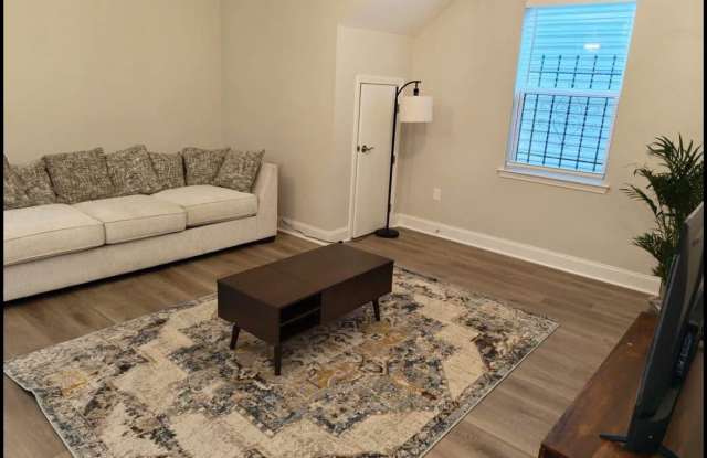 2134 Saint Andrews Street, photos photos