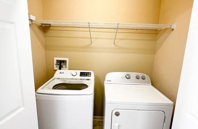 2 Bedroom 1.5 Bathroom Townhome Gallery 4