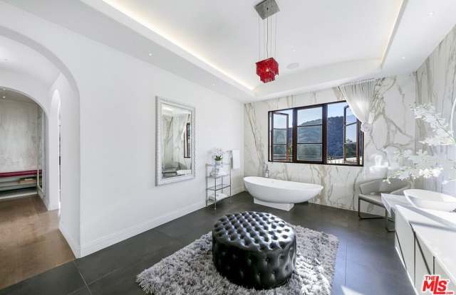 2321 Castilian Dr Gallery 2
