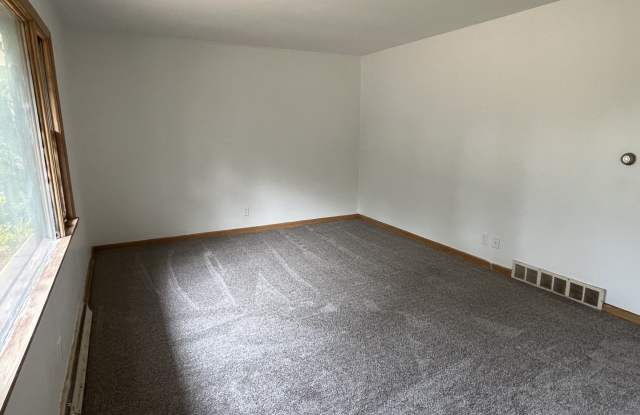 3 Bedroom Single Family Gallery 4