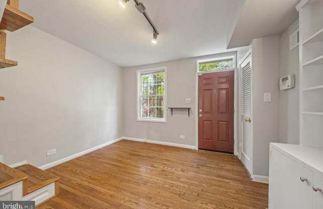1124 C Street NE Gallery 3
