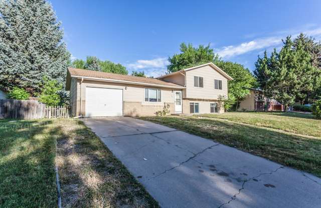 Large 3-Bedroom Split Level! - 725 Ponderosa Drive, Fort Collins, CO 80521