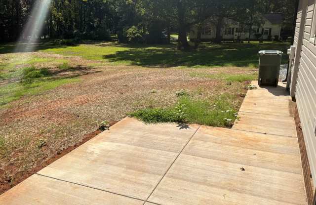 Beautiful 3 Bedroom is NOW AVAILABLE!!! Gallery 1