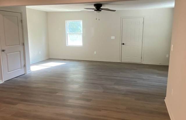 ***Showings to start 10/14/26*** - Newly remodeled 4 bedroom 2 bathroom - Valley Center Schools Gallery 3