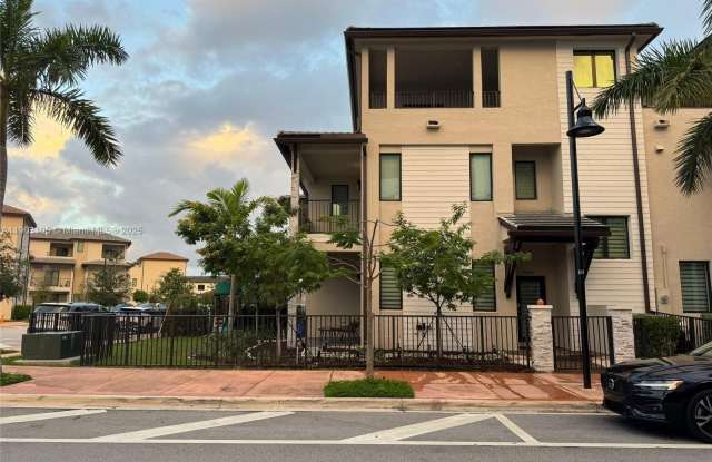 8364 NW 43rd St photos photos