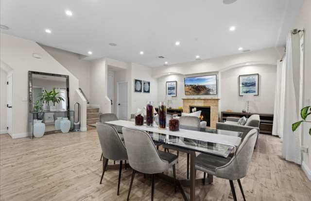 Spacious Tri-Level Townhome in Valley Village Gallery 4