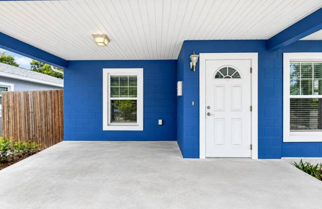 Newly Renovated Home with Private Fenced Yard & Garage - 3bed|2bath Gallery 3