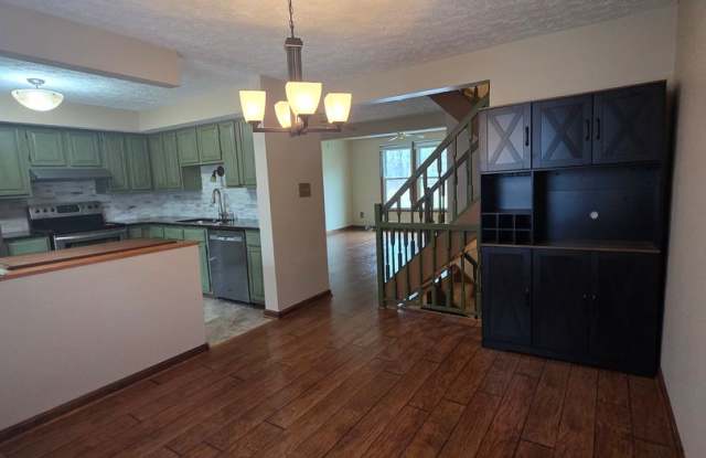 Serene Living in a Quiet Lakeside Community photos photos