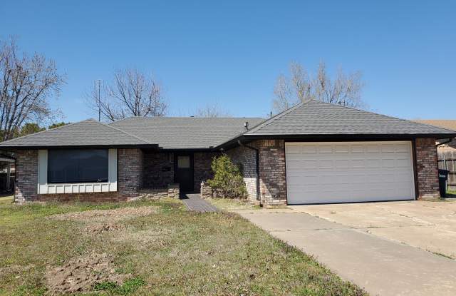 2844 Sunnybrook Ln - 2844 Sunnybrook Lane, Enid, OK 73703