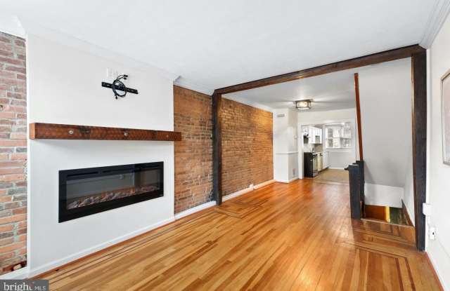 1335 ANDRE Street Gallery 3