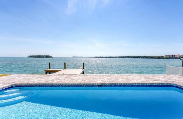 120 SANDS POINT Drive Gallery 1