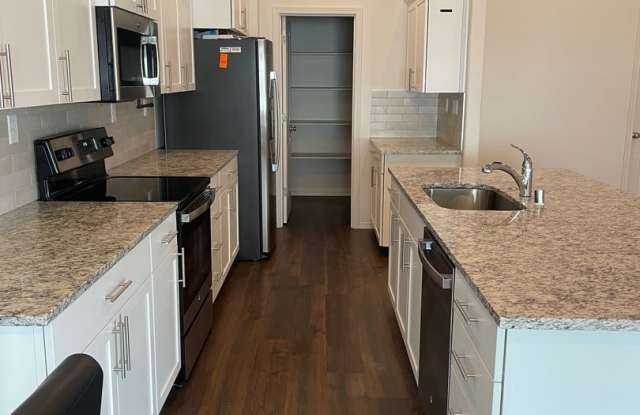 3 Bedroom 2 Bath Rambler close to the Golf Course! photos photos
