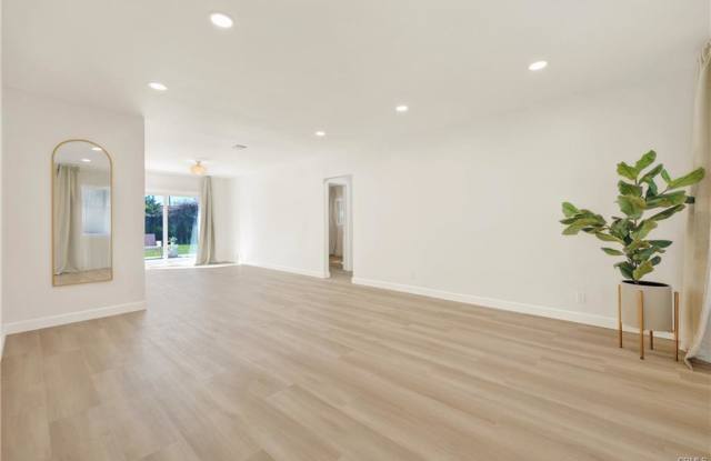 2161 Miner Street Gallery 4