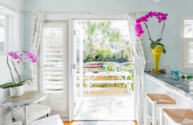 445 Linnie Canal - 445 Linnie Canal Court, Los Angeles, CA 90291