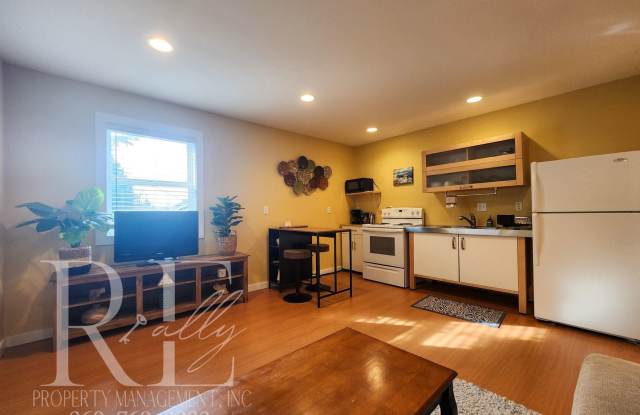 Furnished Poulsbo 1BR with Water Views + Flat-rate Utilities Gallery 3